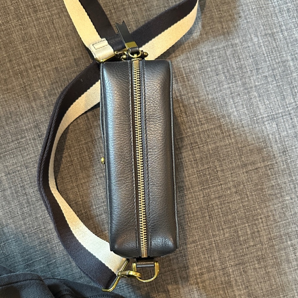 Madewell Transport Camera Bag - Picture 11 of 16